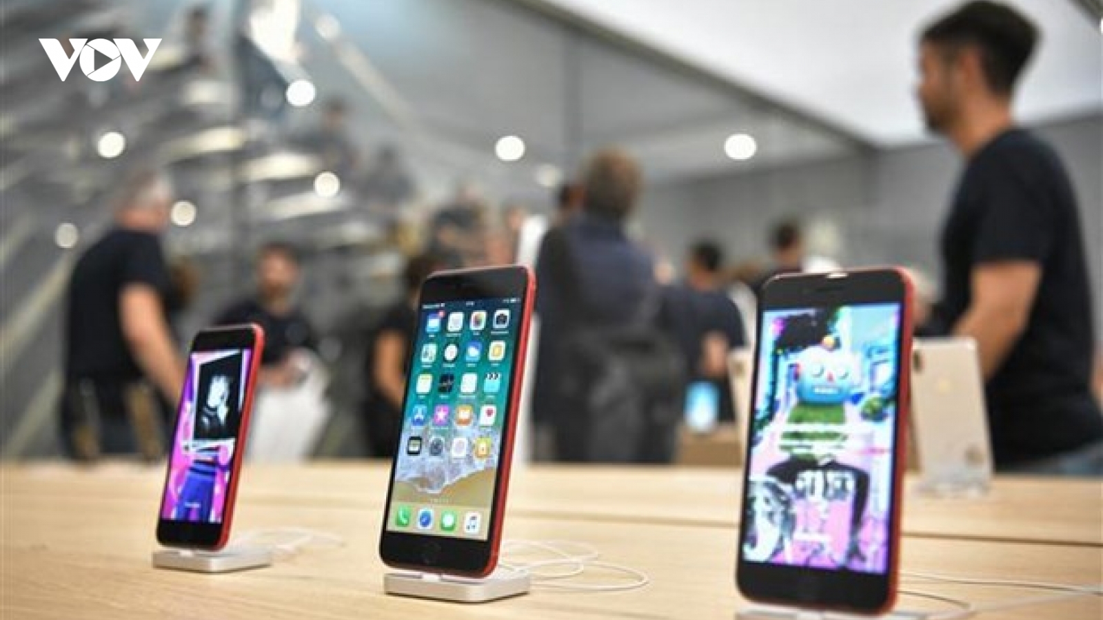 Apple cắt giảm sản lượng điện thoại iPhone và tai nghe AirPods