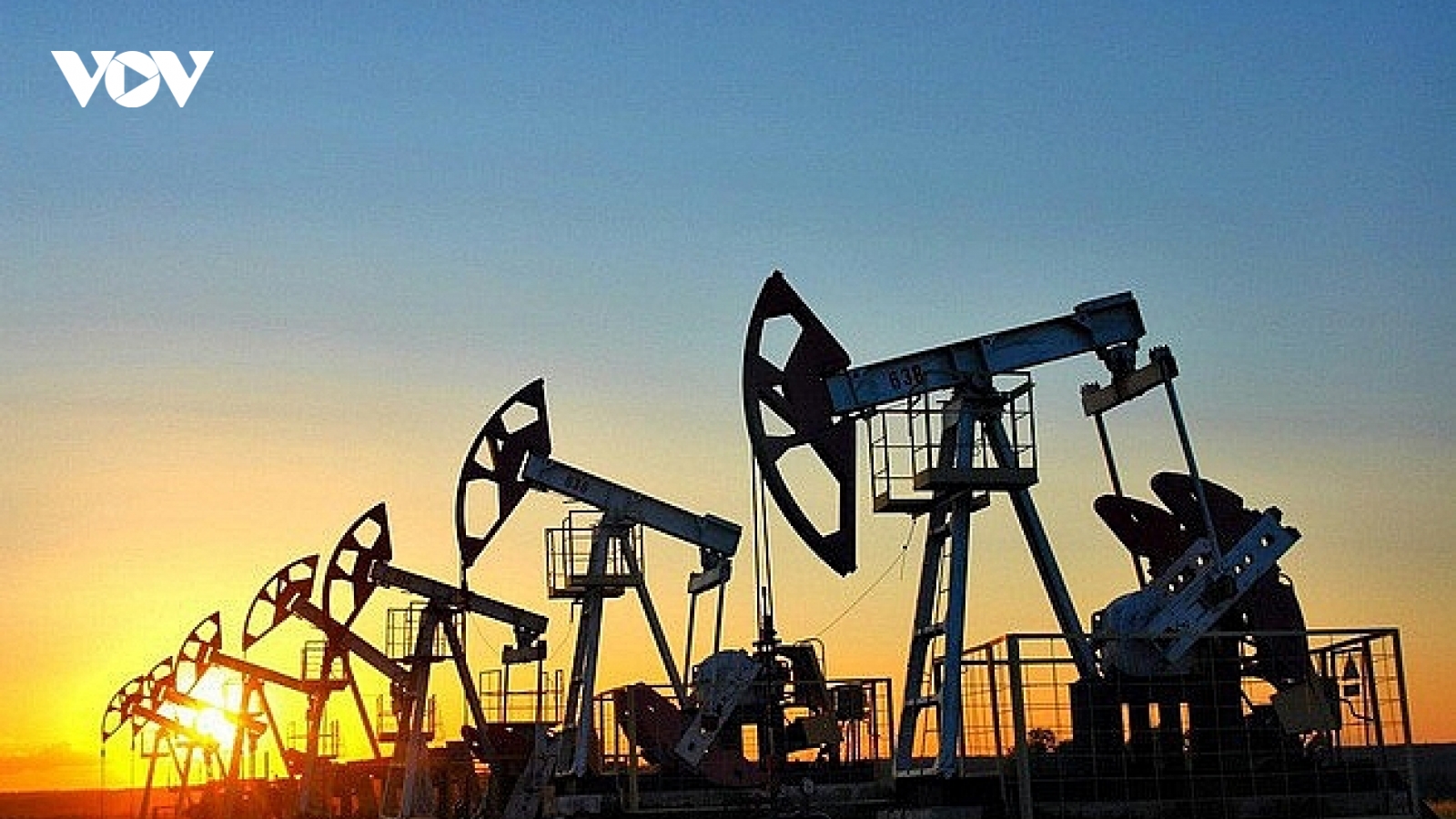 Rystad Energy dự báo "sốc": Giá dầu có thể lên đến 240 USD/thùng