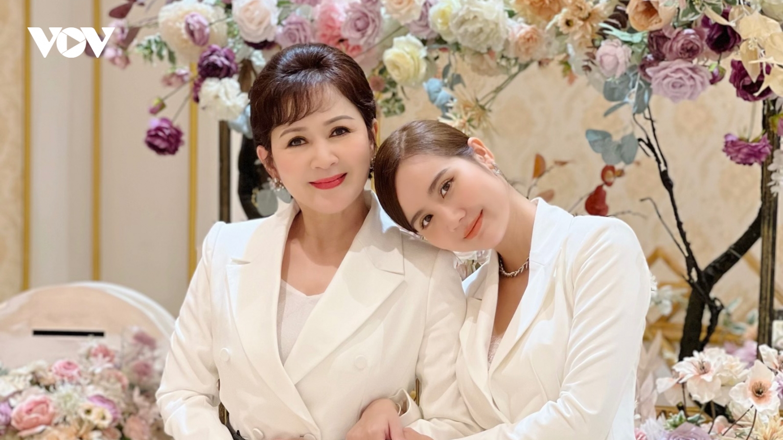 Gu thời trang sang chảnh của Huyền Lizzie trong "Thương ngày nắng về" phần 2