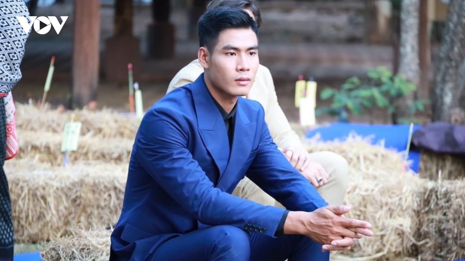 “Nam vương chân đất” Danh Chiếu Linh hòa đồng trong các hoạt động tại Mister Global 2022