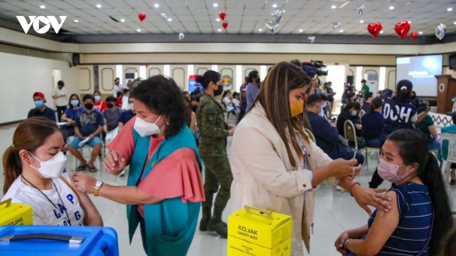 Kinh nghiệm tiêm chủng Covid-19 mũi 4 ở Philippines và Australia