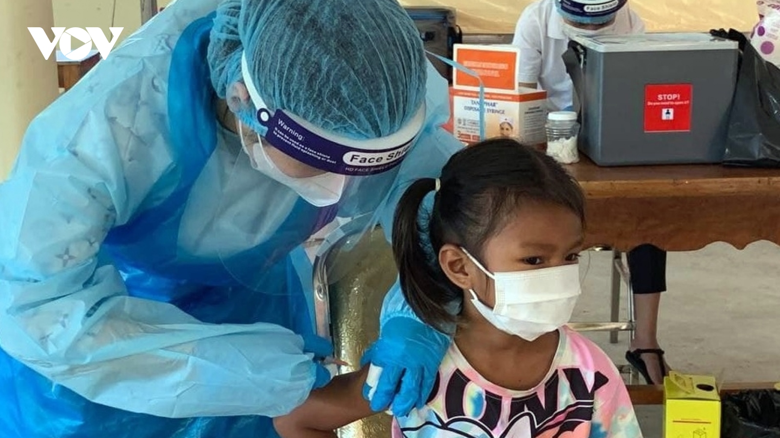 Hơn 32,8% trẻ em từ 3-5 tuổi tại Campuchia được tiêm vaccine COVID-19