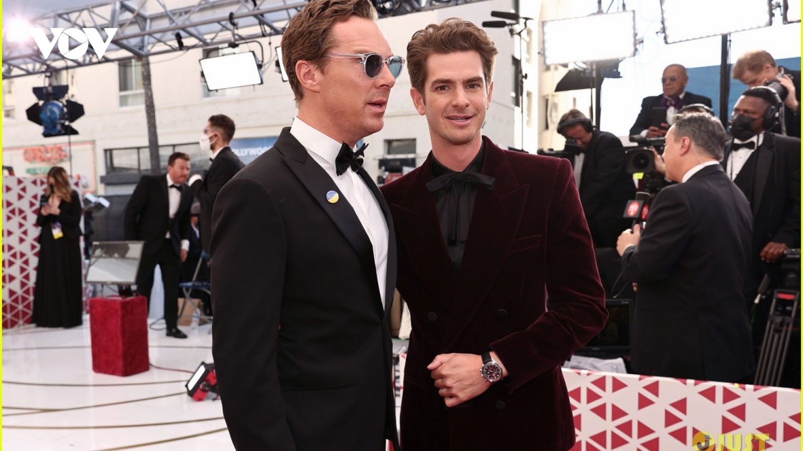 Sao Hollywood khoe dáng trên thảm đỏ Lễ trao giải Oscar 2022