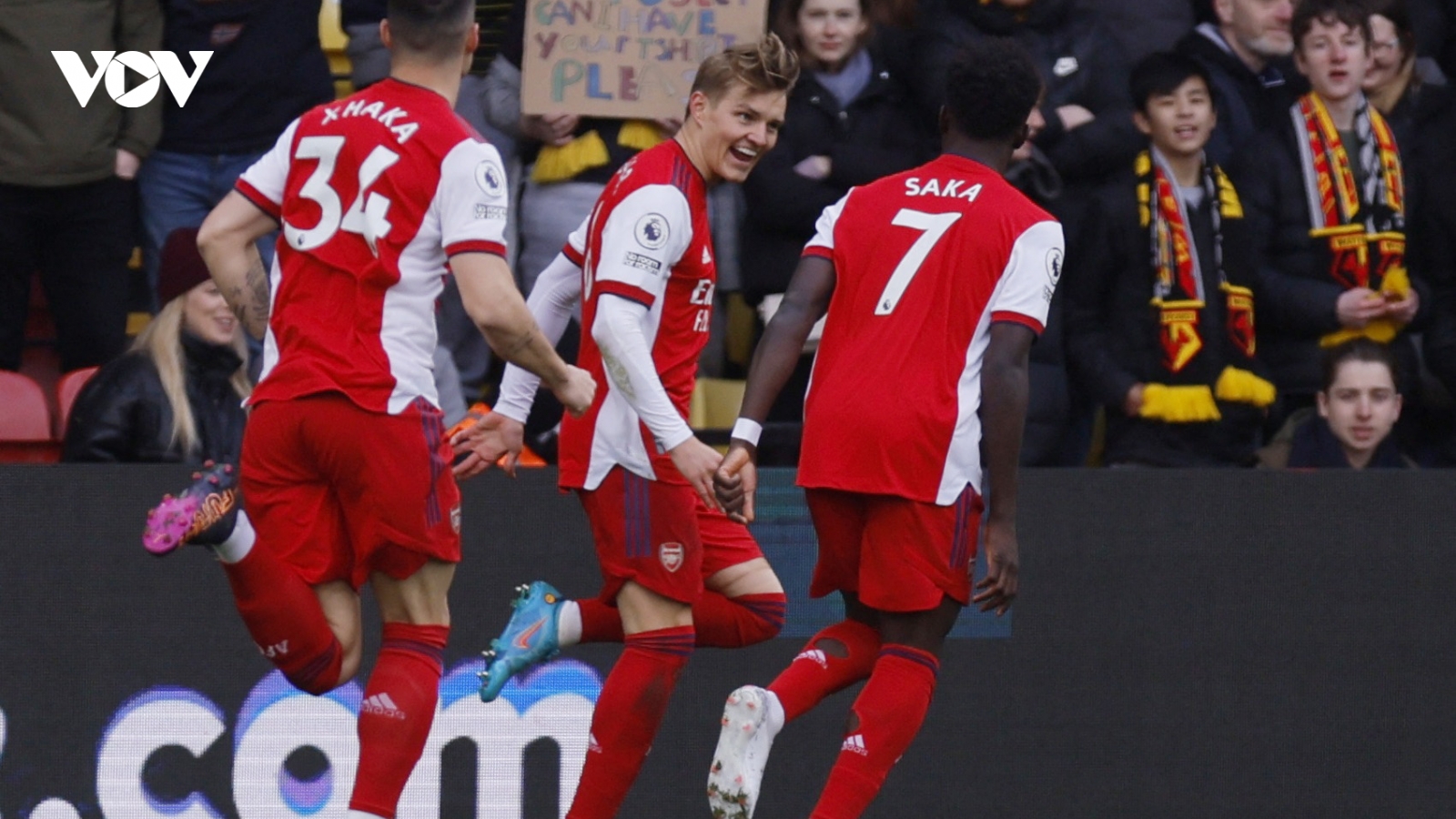 Thắng kịch tính Watford, Arsenal đánh chiếm top 4 Ngoại hạng Anh