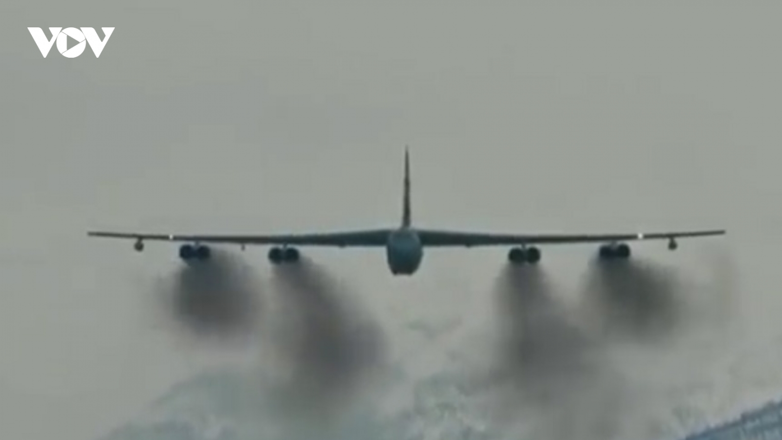 Máy bay ném bom chiến lược B-52H Mỹ tập trận cùng F-35 của Na Uy