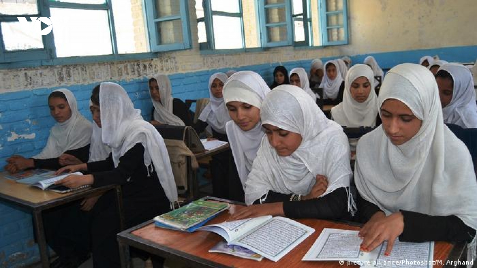 Phương Tây kêu gọi Taliban gỡ bỏ lệnh cấm nữ sinh tới trường ở Afghanistan