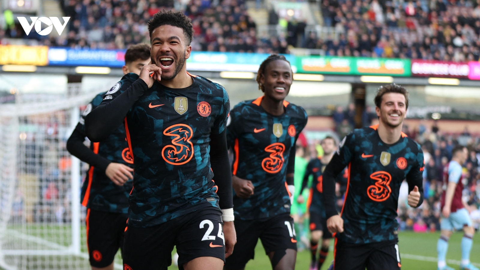 Bùng nổ dữ dội sau giờ nghỉ, Chelsea thắng "4 sao" trước Burnley