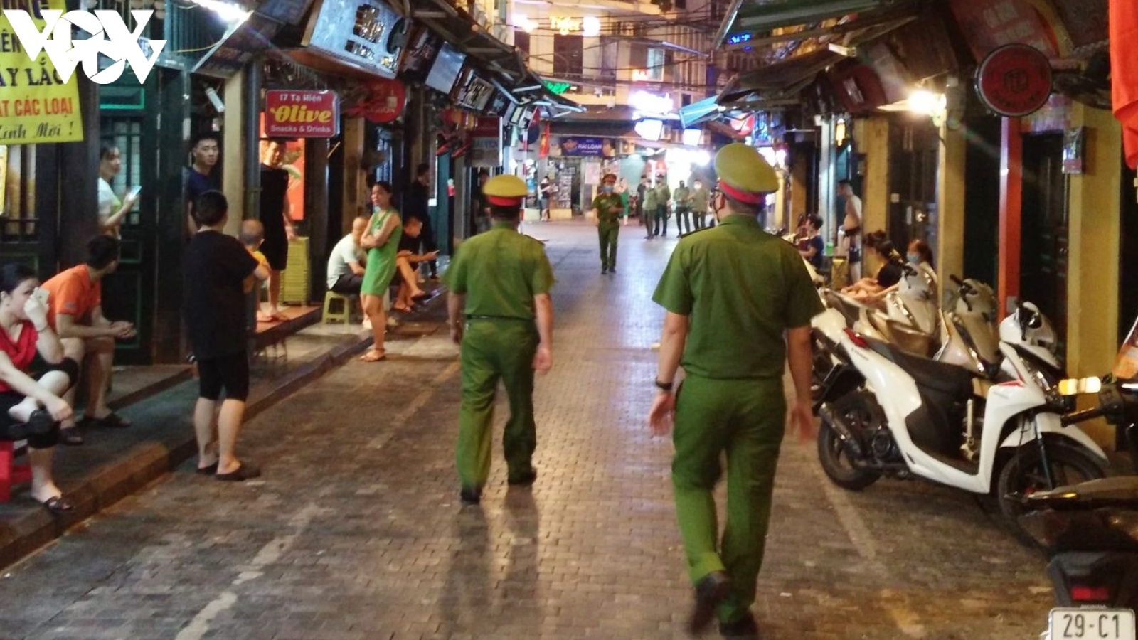 Hà Nội xử lý các quán bar, karaoke "mở chui", thu phạt gần trăm triệu đồng