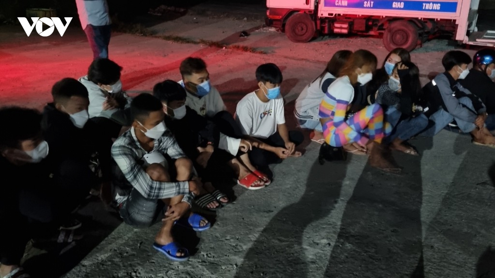 Công an vây bắt nhóm thanh niên tụ tập đua xe