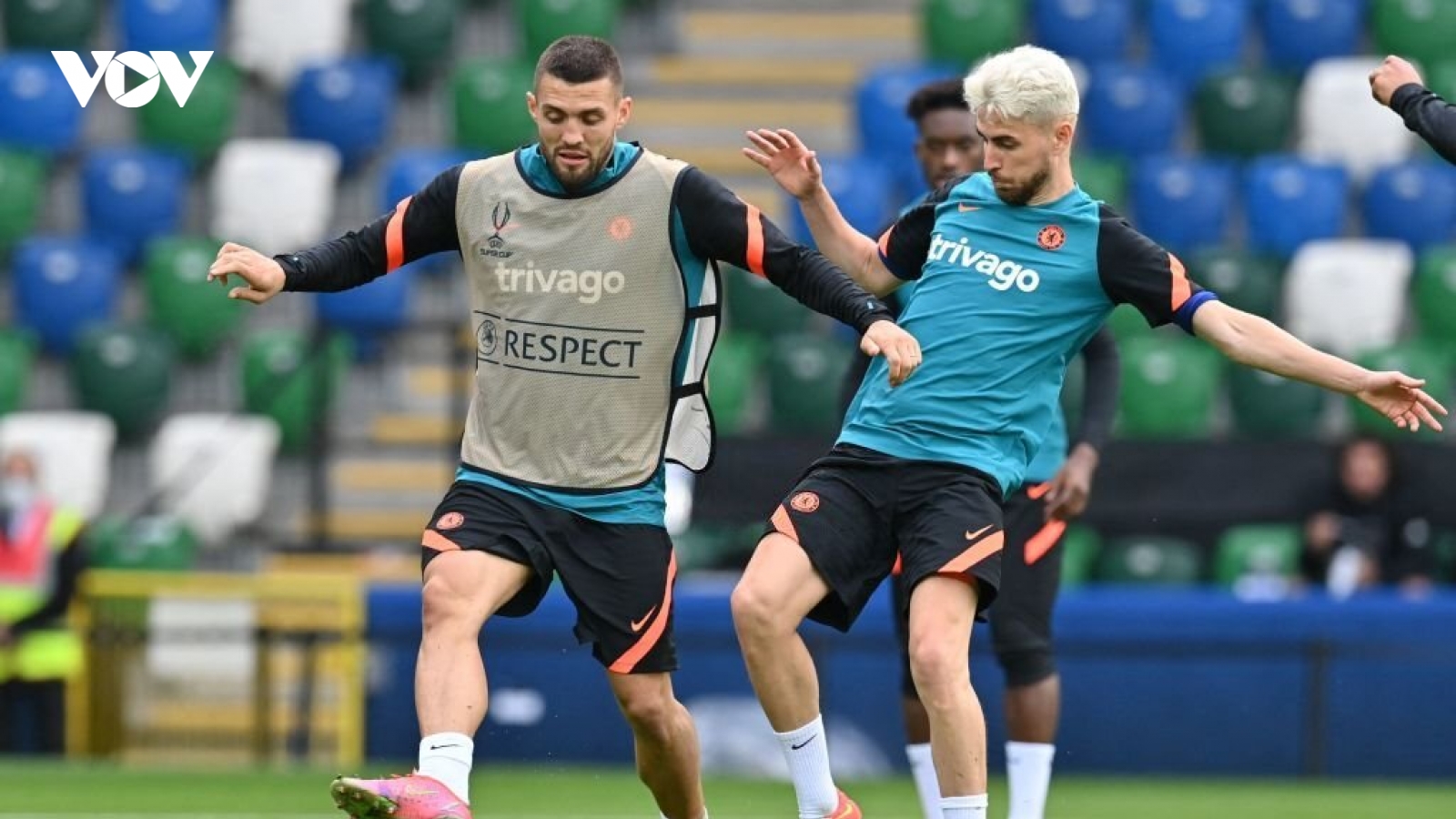2 nhà tài trợ cam kết tiếp tục gắn bó với Chelsea
