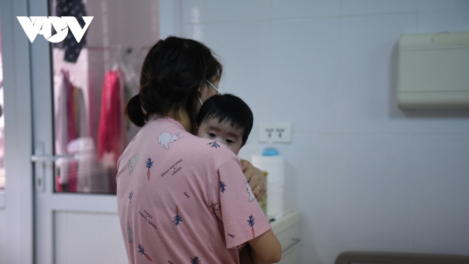 Trẻ mắc COVID-19 uống thuốc gì để nhanh khỏi bệnh? 