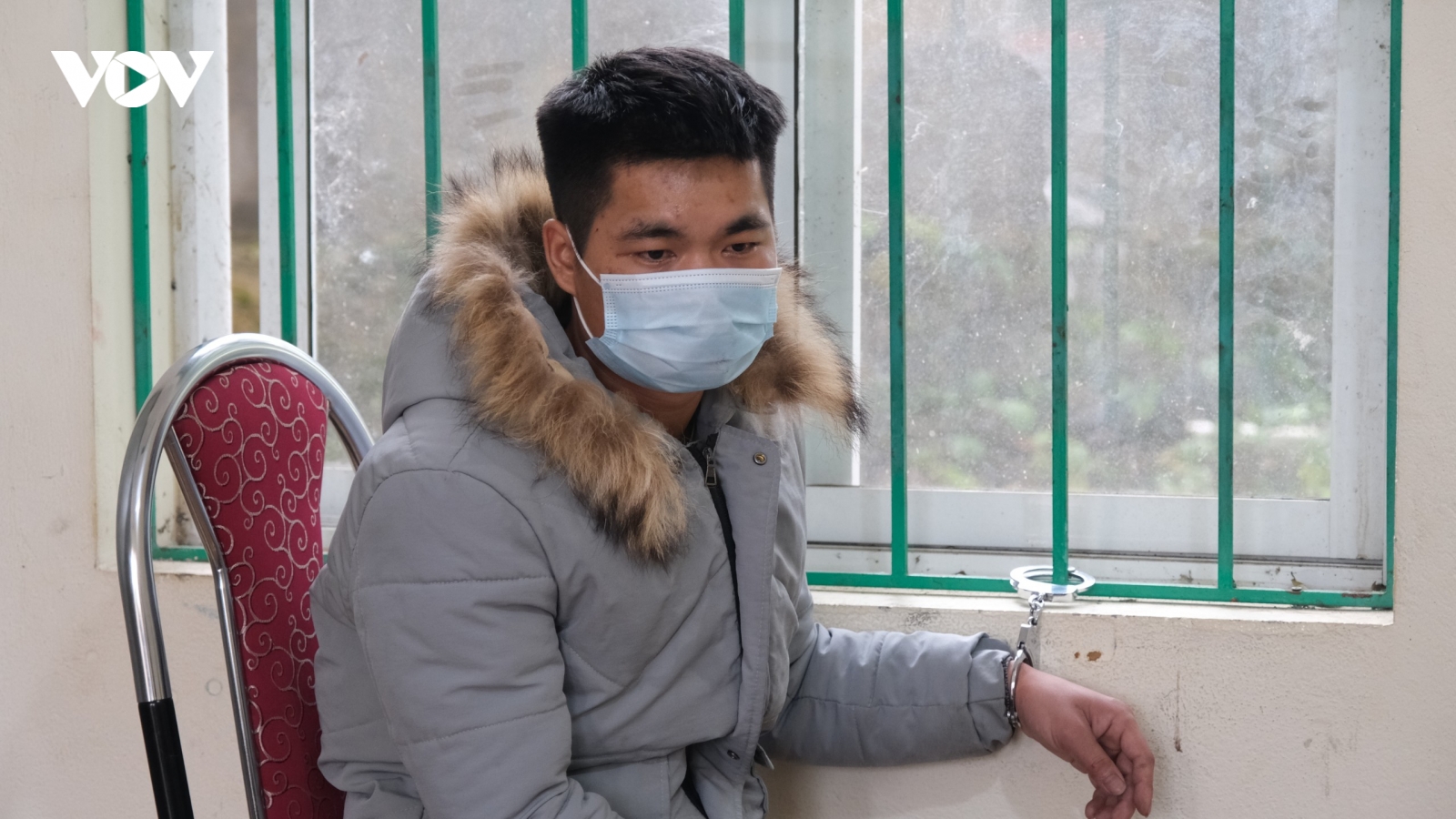 Bắt giữ đối tượng đột nhập, dùng dao uy hiếp chủ nhà để cướp tài sản
