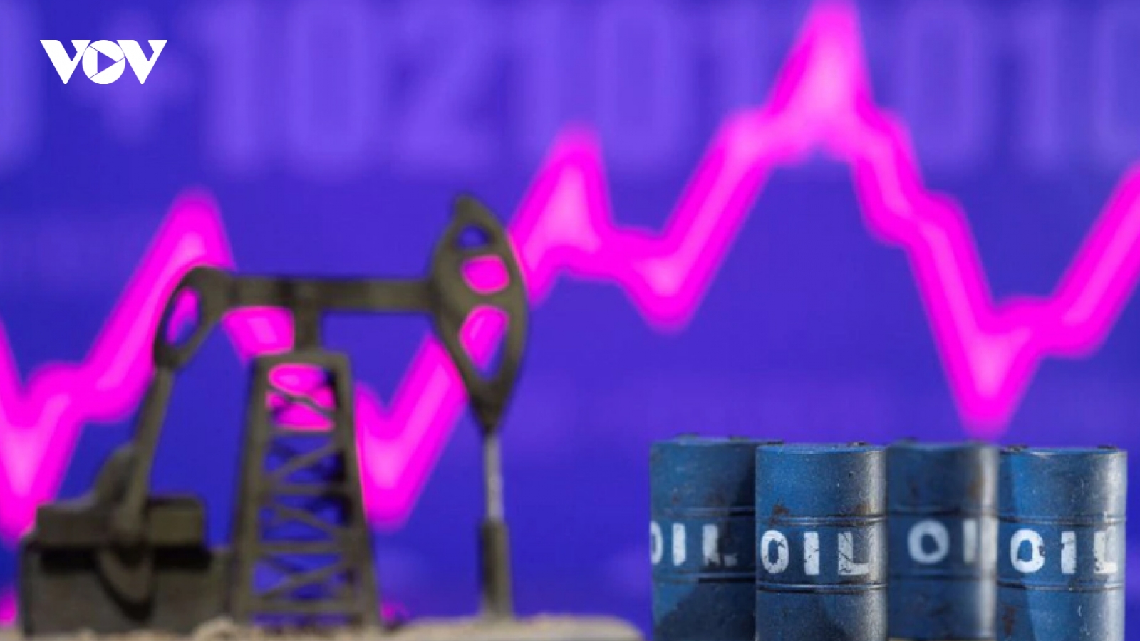 Giá dầu thô tăng vọt lên mức 107 USD/thùng