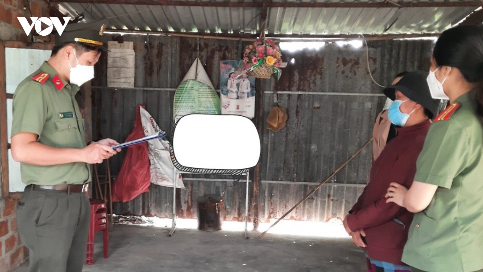 Làm giả sổ đỏ, chiếm đoạt hơn 660 triệu đồng