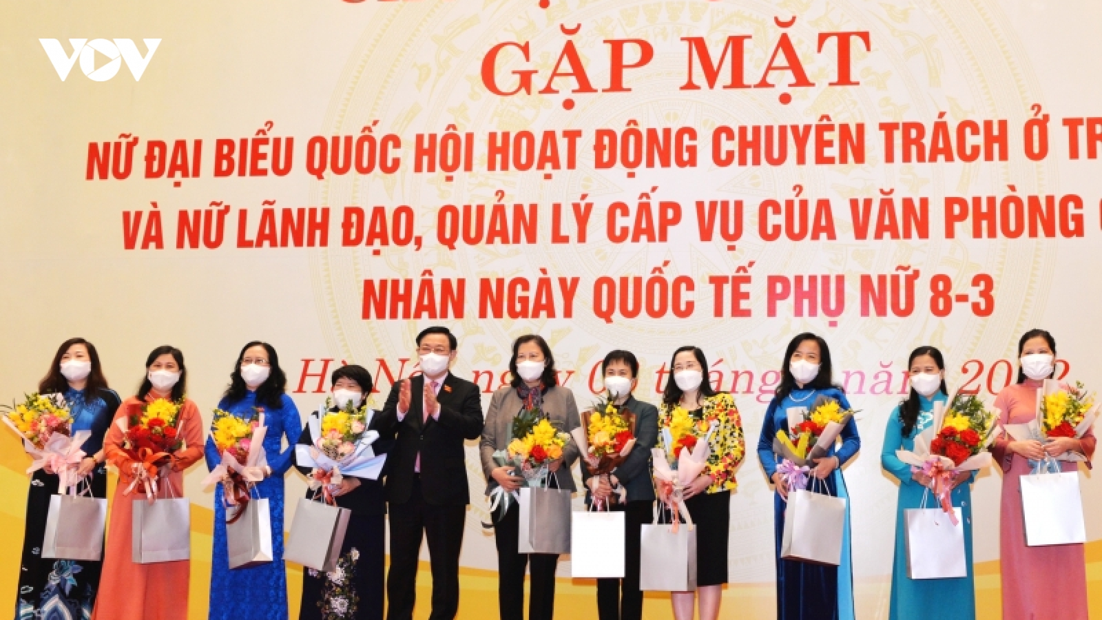 Chủ tịch Quốc hội Vương Đình Huệ gặp mặt nữ đại biểu Quốc hội chuyên trách ở Trung ương