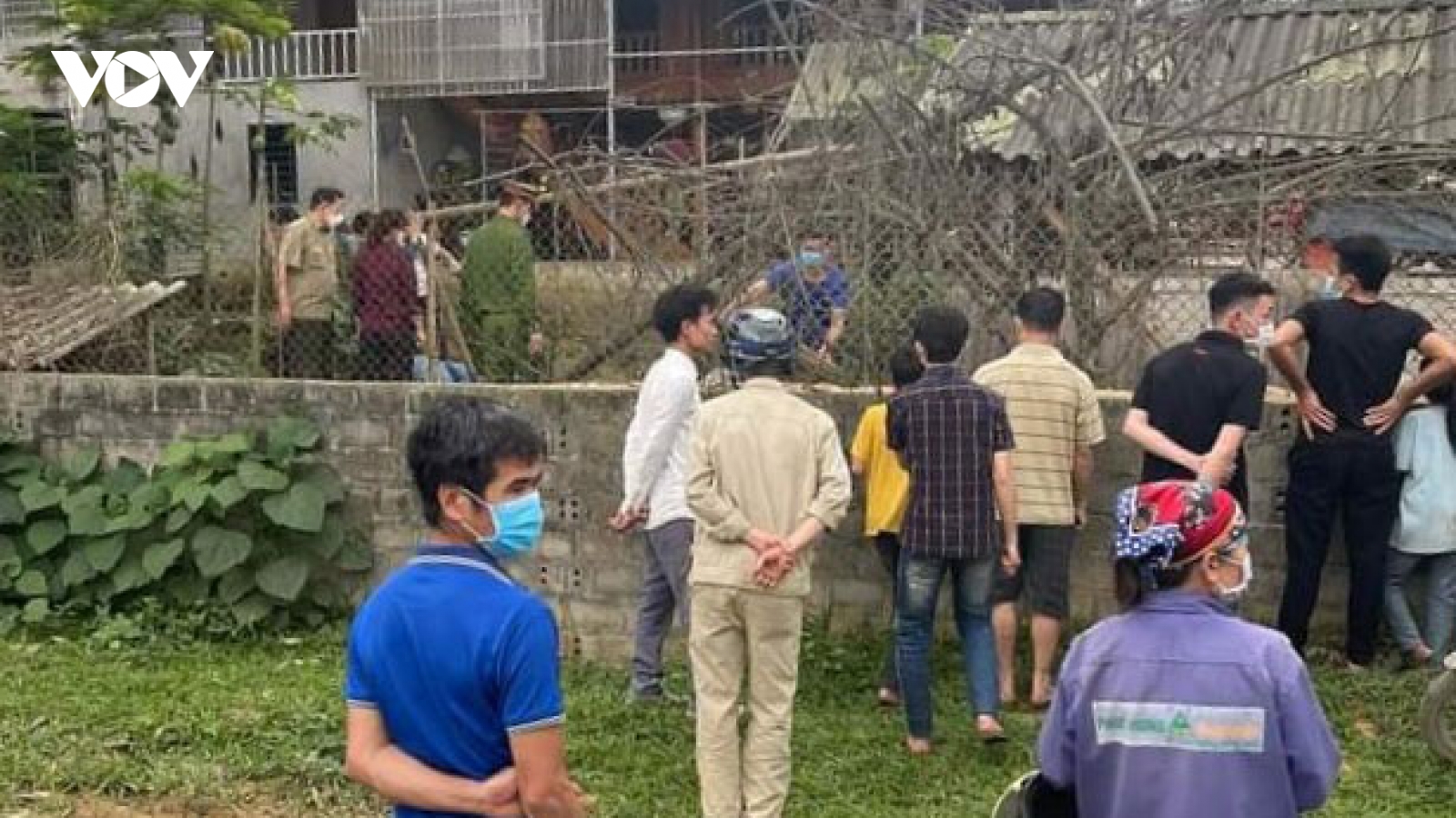 Hơn 100 người vây bắt nghi phạm đâm 2 người thương vong ở Yên Bái