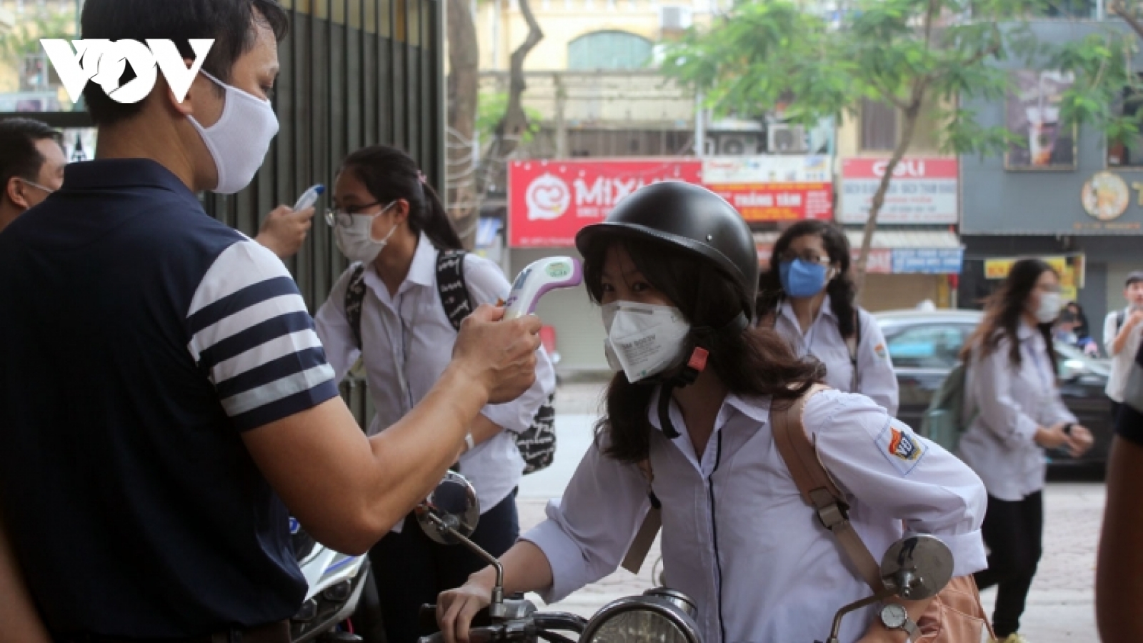 Số ca mắc Covid-19 giảm, HS nhiều tỉnh, thành trở lại trường
