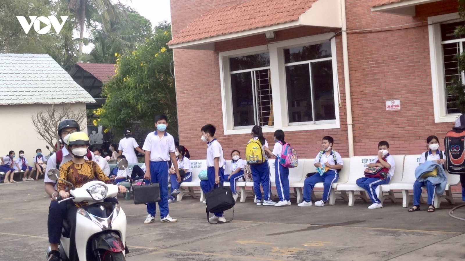 Ca mắc COVID-19 tăng nhanh trong trường học ở Bến Tre