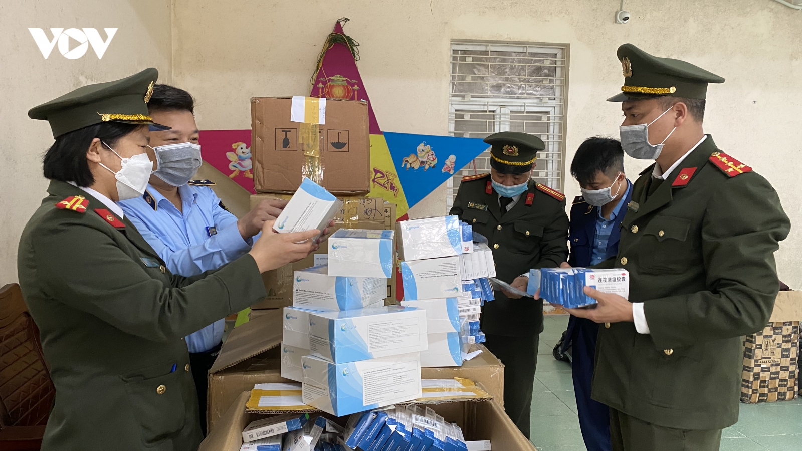 Yên Bái tạm giữ hàng nghìn bộ kit xét nghiệm Covid-19 không rõ nguồn gốc