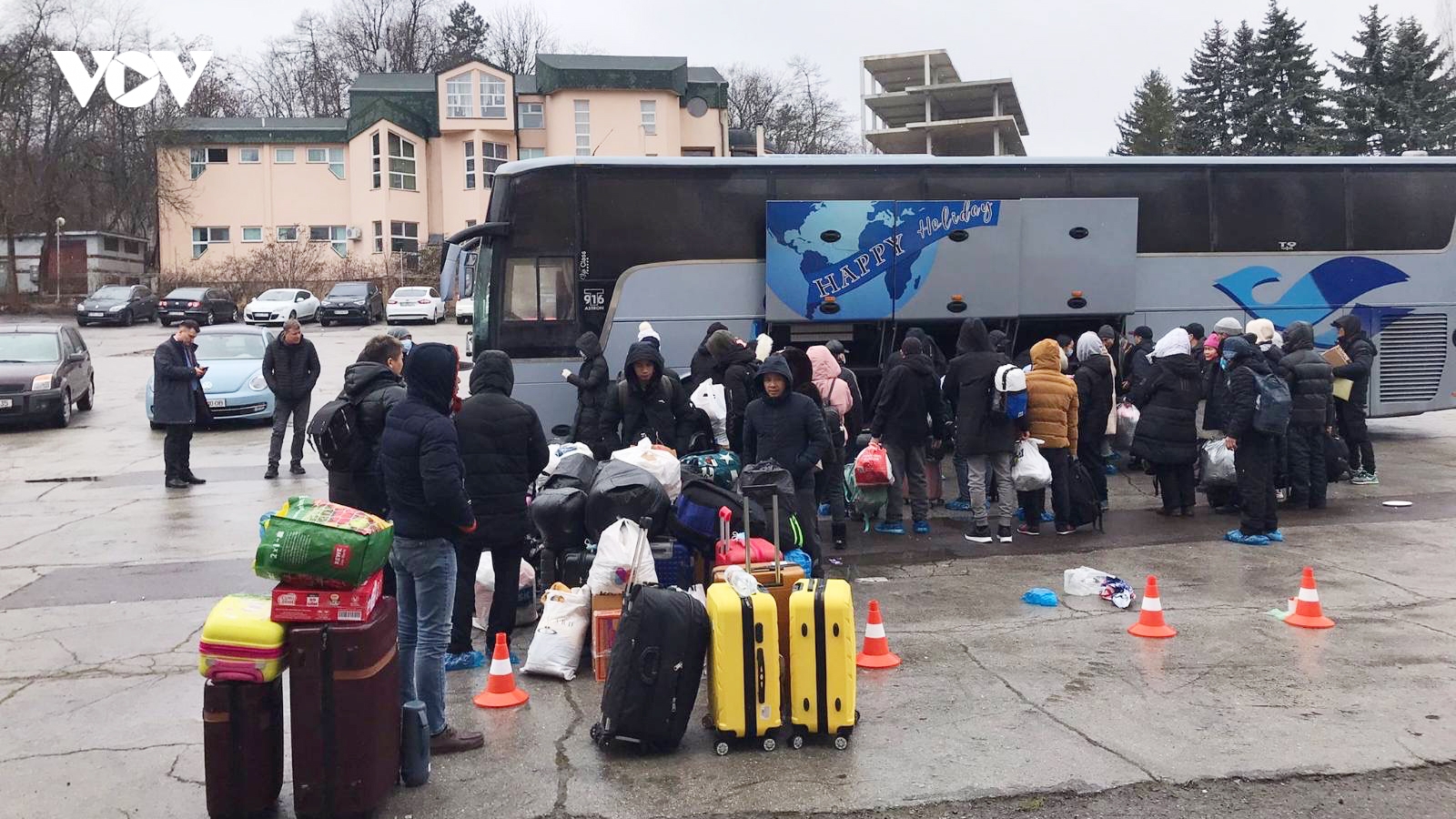 Thêm 150 bà con người Việt đã sang Romania an toàn 