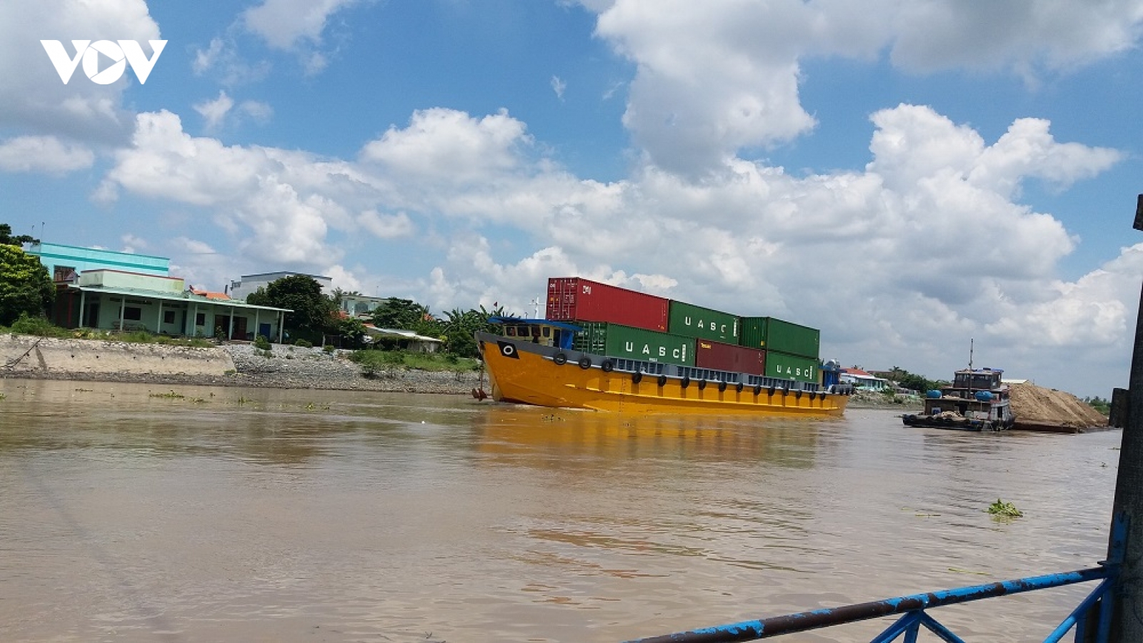 Đoàn tàu vận tải tỉnh Tiền Giang nỗ lực vượt qua “cơn bão giá” xăng dầu