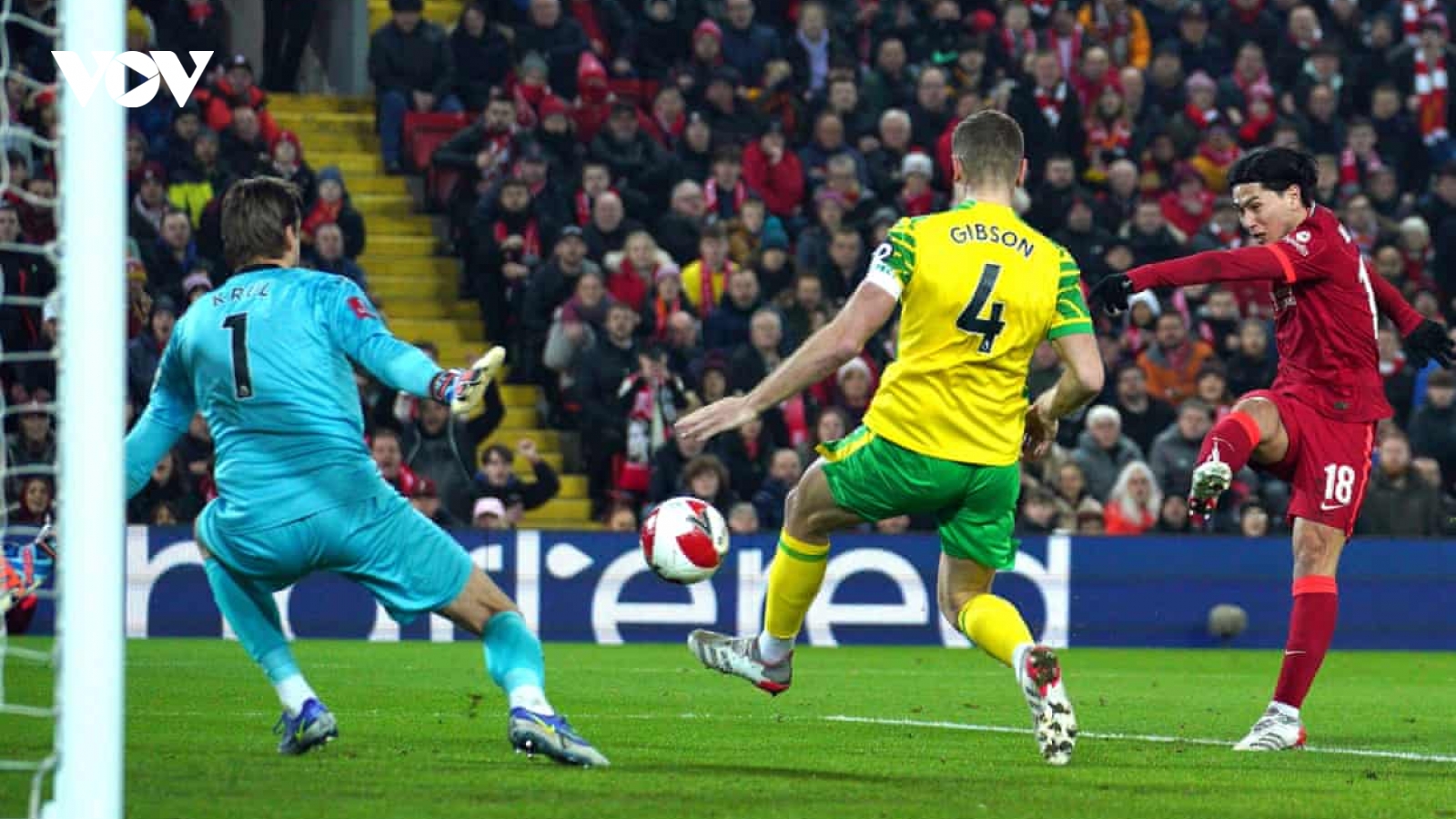 Liverpool và Chelsea vào tứ kết FA Cup bằng chiến thắng sát nút