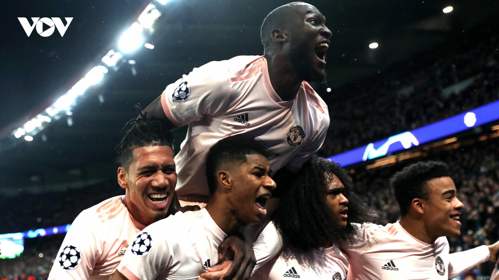 Ngày này năm xưa: Lukaku giúp MU ngược dòng "thần thánh" ở Cúp C1 châu Âu 