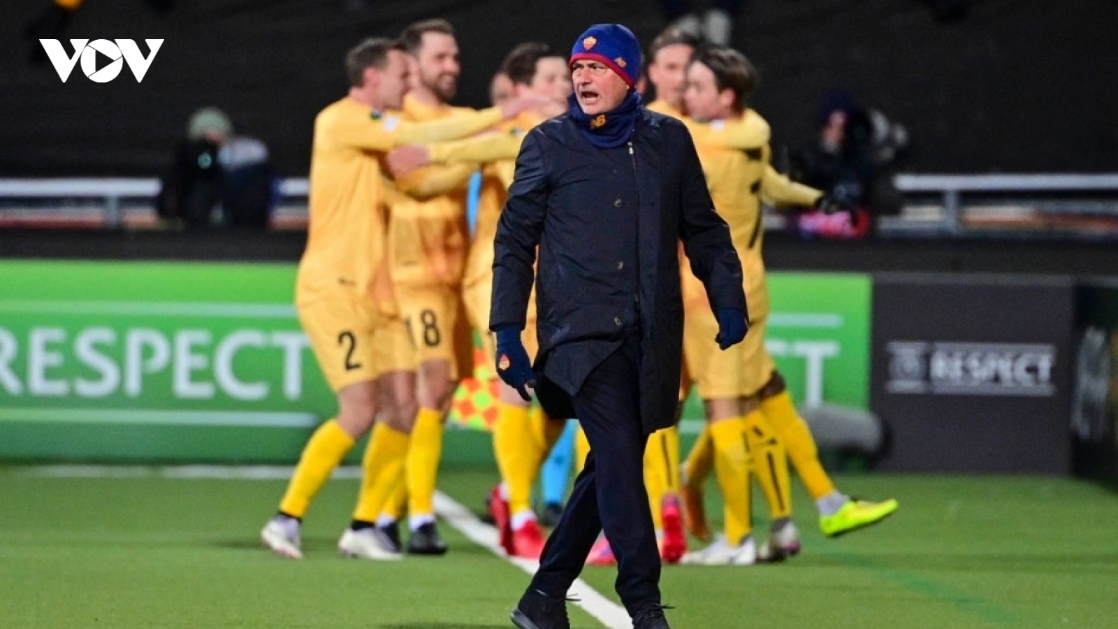 Thầy trò Jose Mourinho gặp lại đối thủ duyên nợ ở tứ kết Conference League