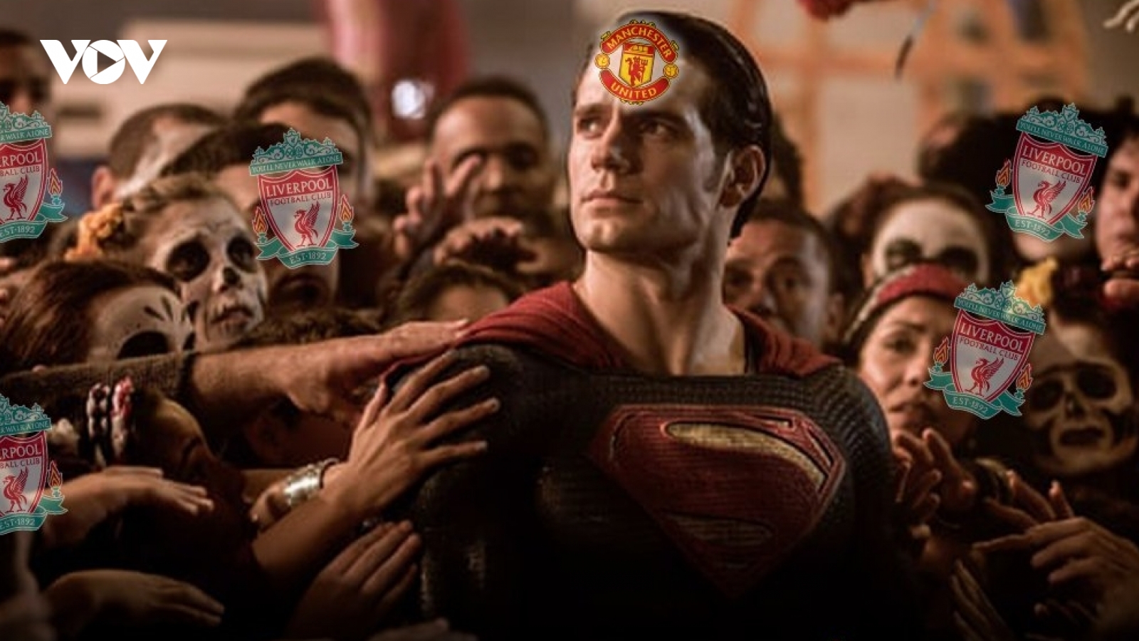 Biếm hoạ 24h: Liverpool cổ vũ nhiệt tình cho MU ở derby Manchester