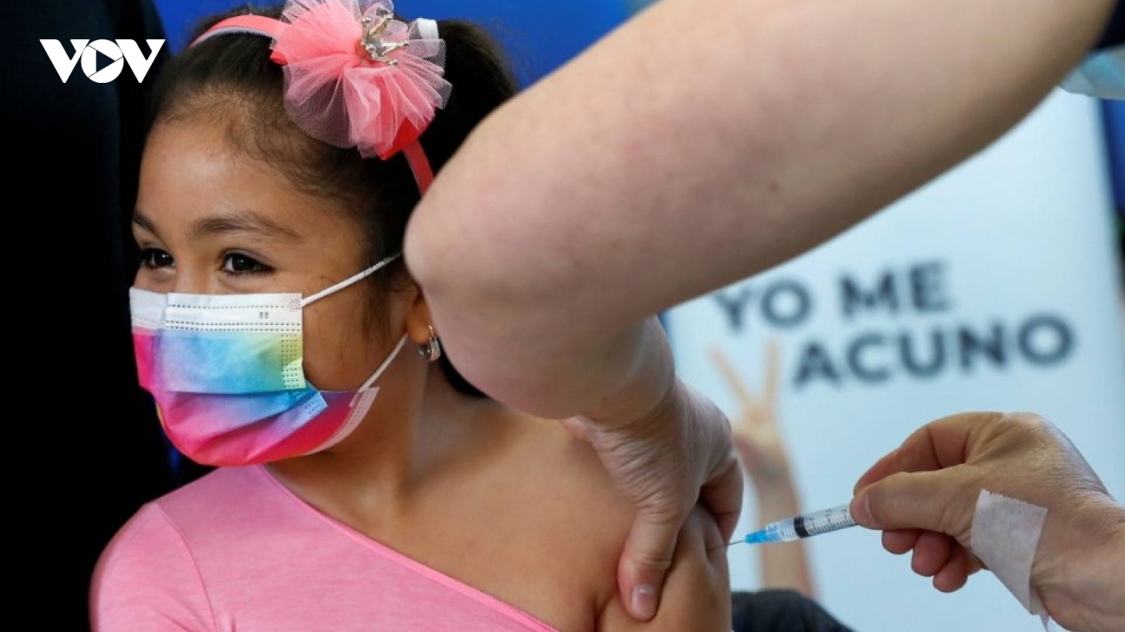 Chuyên gia lý giải tại sao vaccine COVID-19 “lành” với trẻ nhỏ