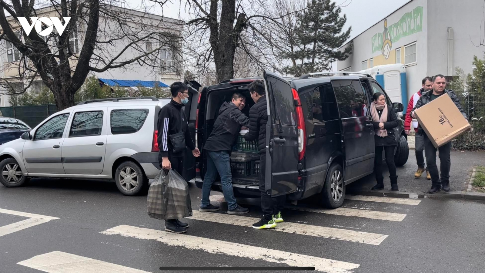 Sơ tán người Việt khỏi Ukraine: Ấm áp tình đồng bào tại Romania
