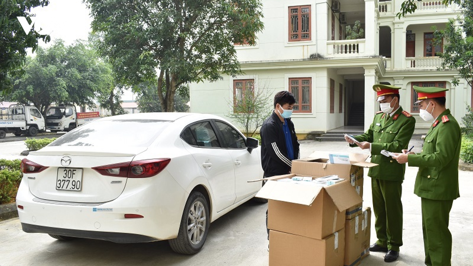 Ninh Bình phát hiện vụ vận chuyển 2.000 bộ xét nghiệm nhanh Covid-19 không rõ nguồn gốc