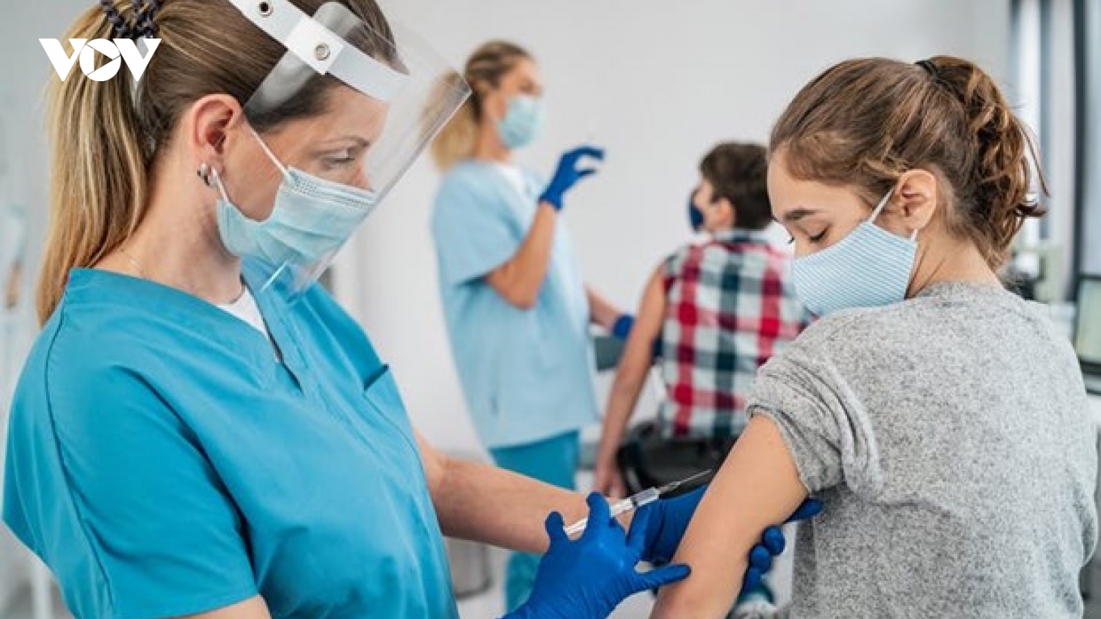Vén màn bí ẩn dịch Covid-19: Lý do trẻ em chống chịu tốt hơn người lớn