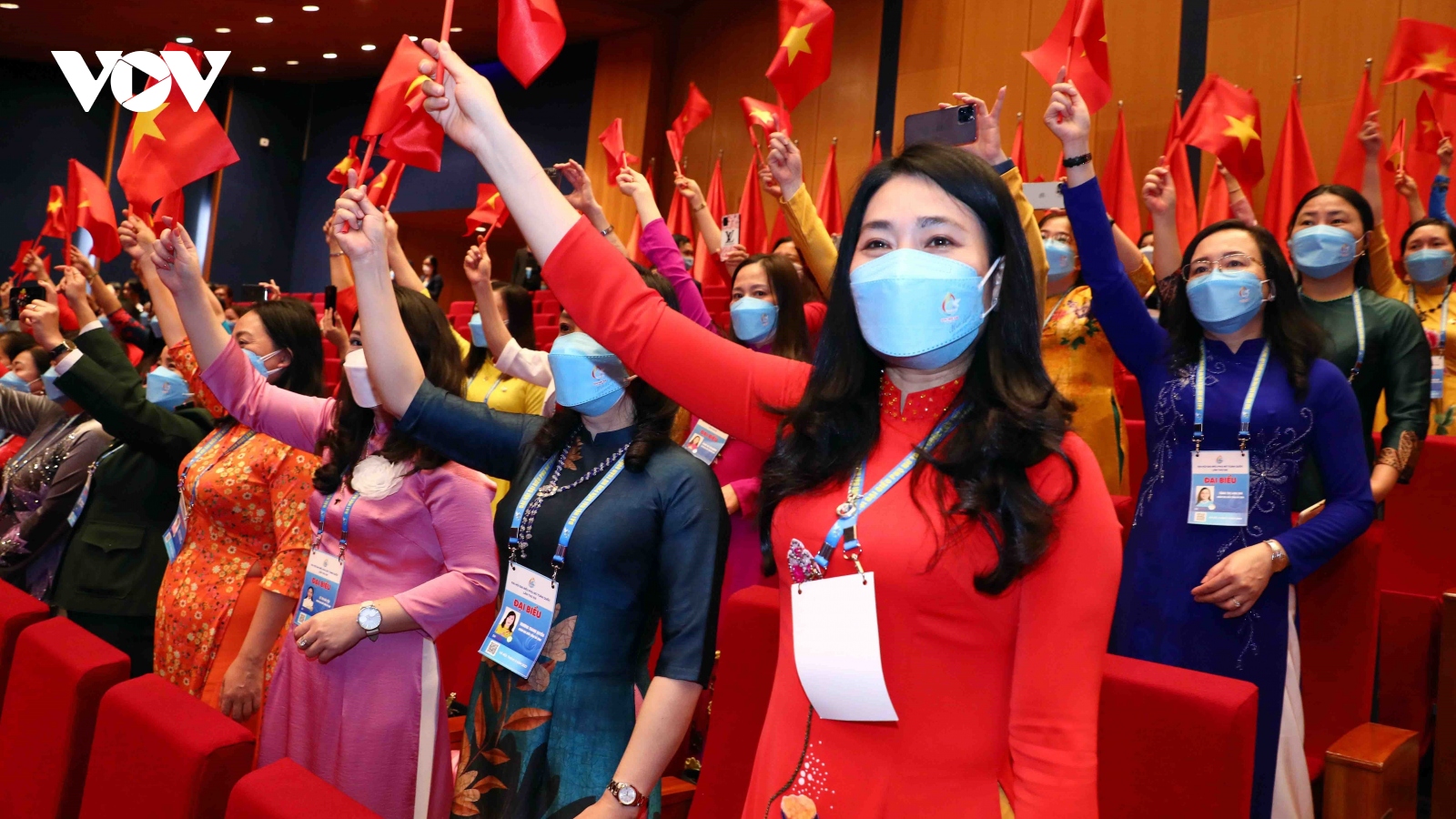 Thủ tướng: Phụ nữ Việt Nam có mặt và chủ động tham gia mọi lĩnh vực của đời sống  
