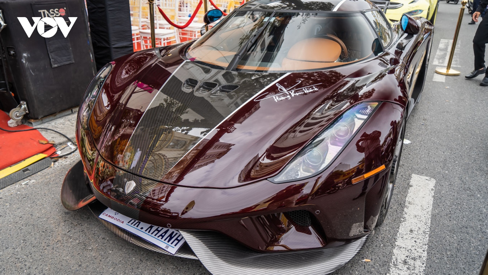 Cận cảnh Hypercar Koenigsegg Regera giá 200 tỷ đồng tại Việt Nam