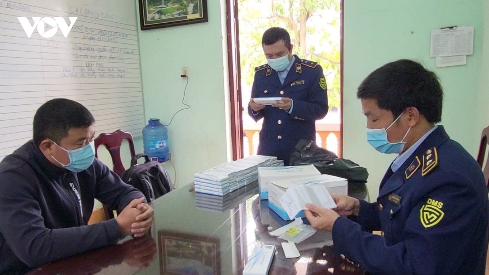 Quảng Bình xử phạt nhà thuốc vi phạm trong kinh doanh kit xét nghiệm COVID-19