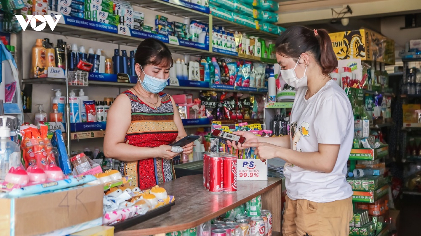 VinShop đón tạp hóa thứ 100.000, liên tục “cắm cờ” tại các thị trường mới