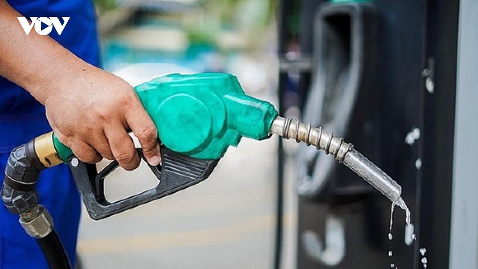 Giá xăng dầu tăng kỷ lục: Pháp chi 2 tỷ euro giảm giá nhiên liệu hỗ trợ tài xế xe tải