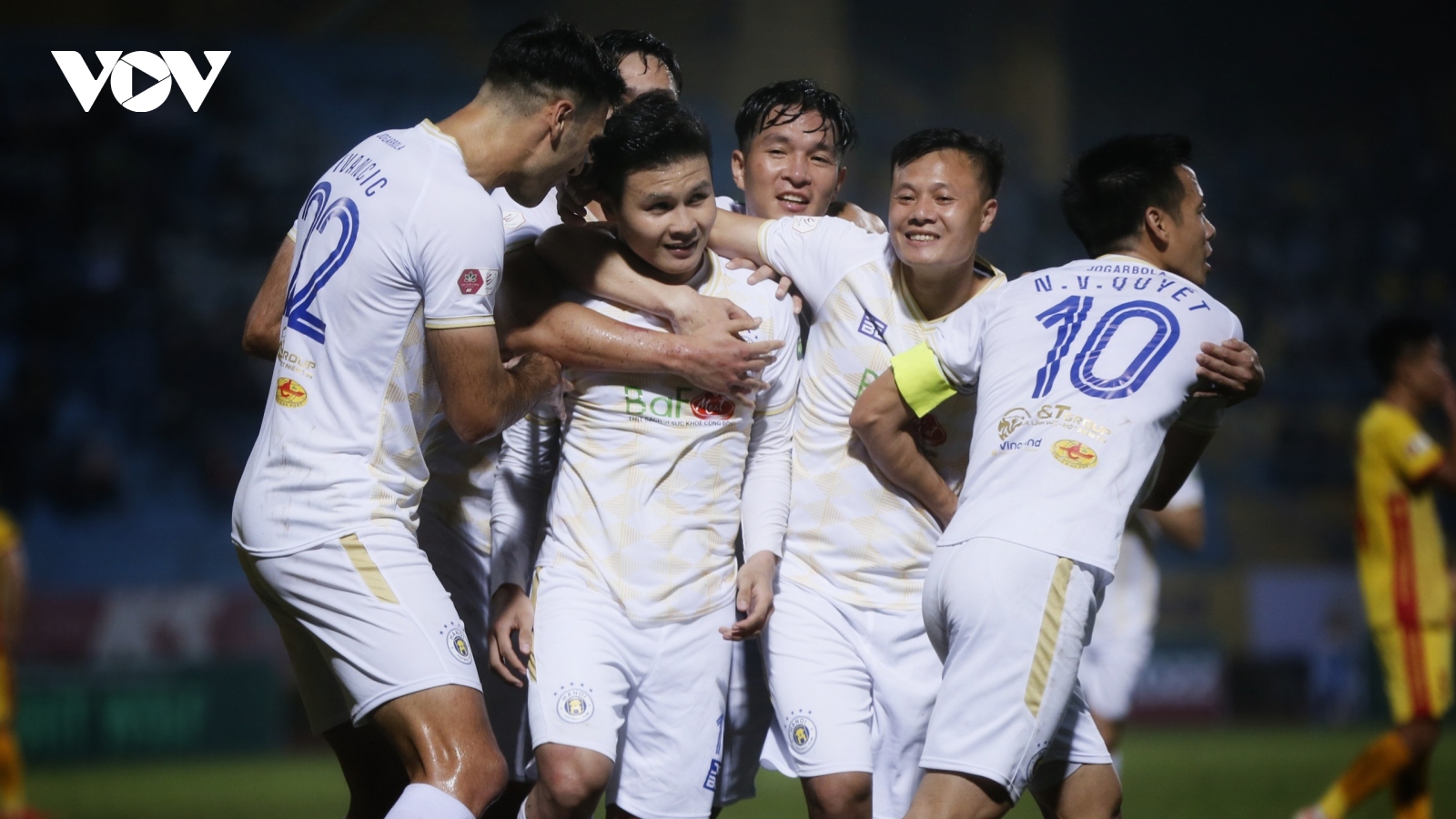 Quang Hải lập công, Hà Nội FC nhọc nhằn đả bại Thanh Hóa trên sân nhà 