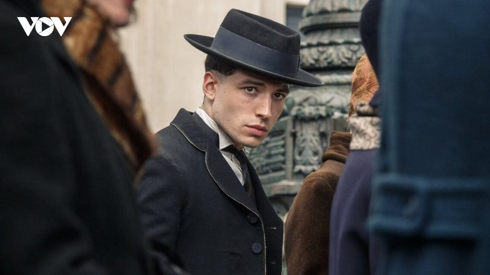 Credence Barebone trong loạt phim "Sinh vật huyền bí" có phải em trai của Dumbledore?