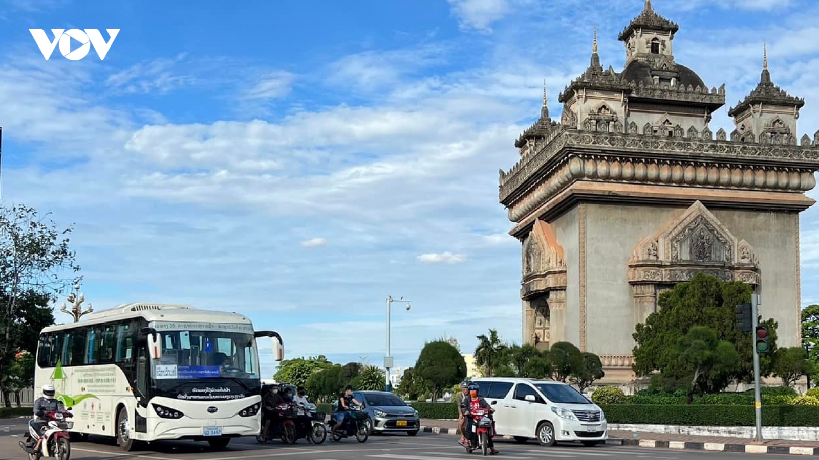 Lào sử dụng xe buýt điện nhằm giảm tải ô nhiễm môi trường
