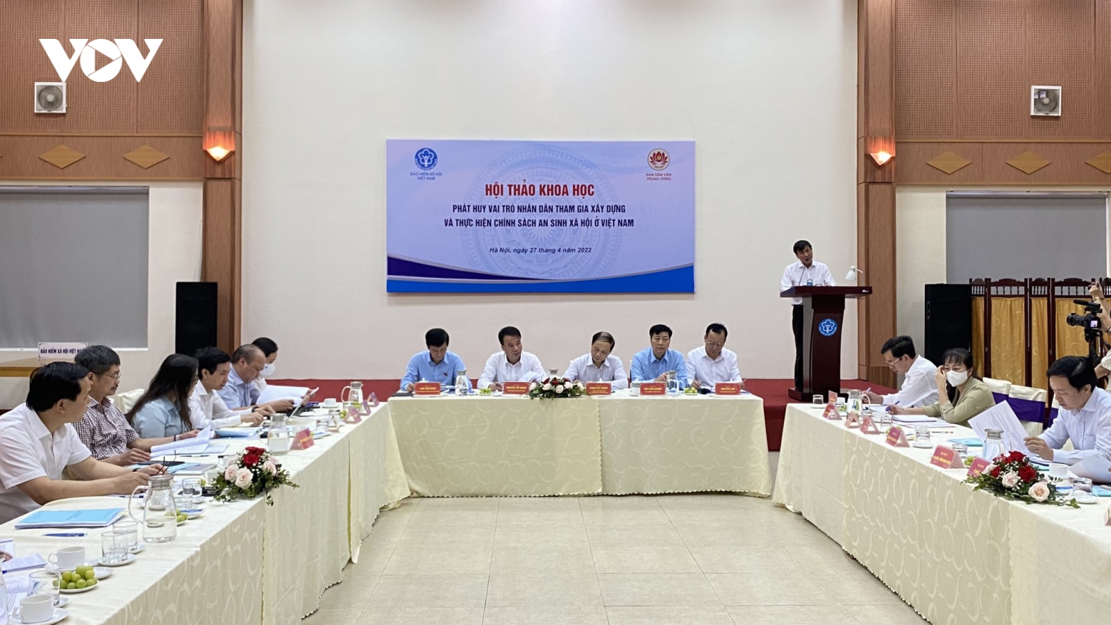 Hướng tới thực hiện bao phủ chăm sóc sức khỏe và bảo hiểm y tế toàn dân