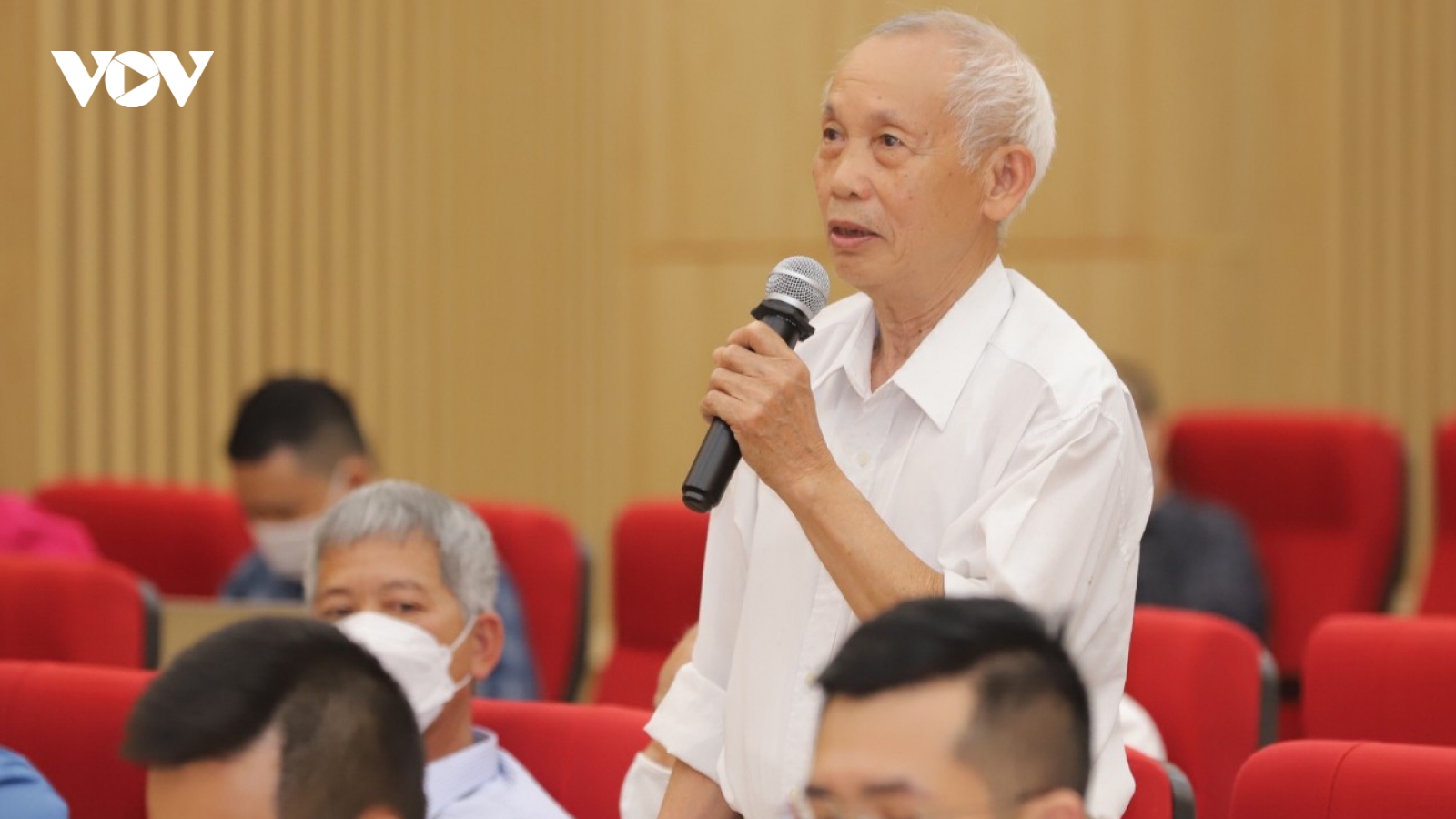 Cử tri kiến nghị quan tâm chống lãng phí
