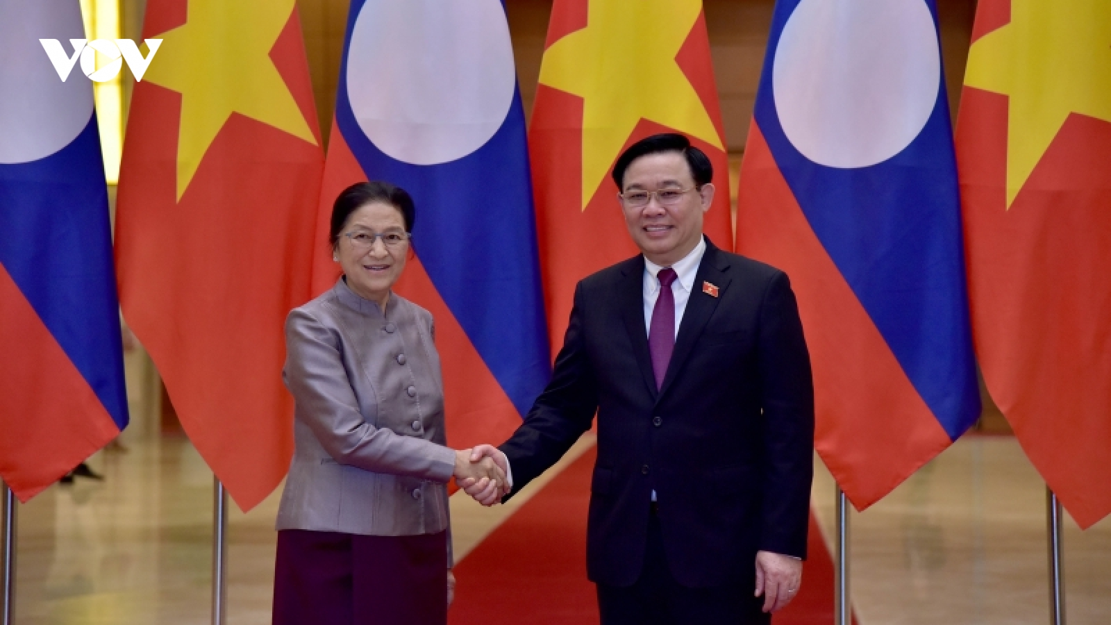 Chủ tịch Quốc hội Vương Đình Huệ tiếp Phó Chủ tịch nước Lào