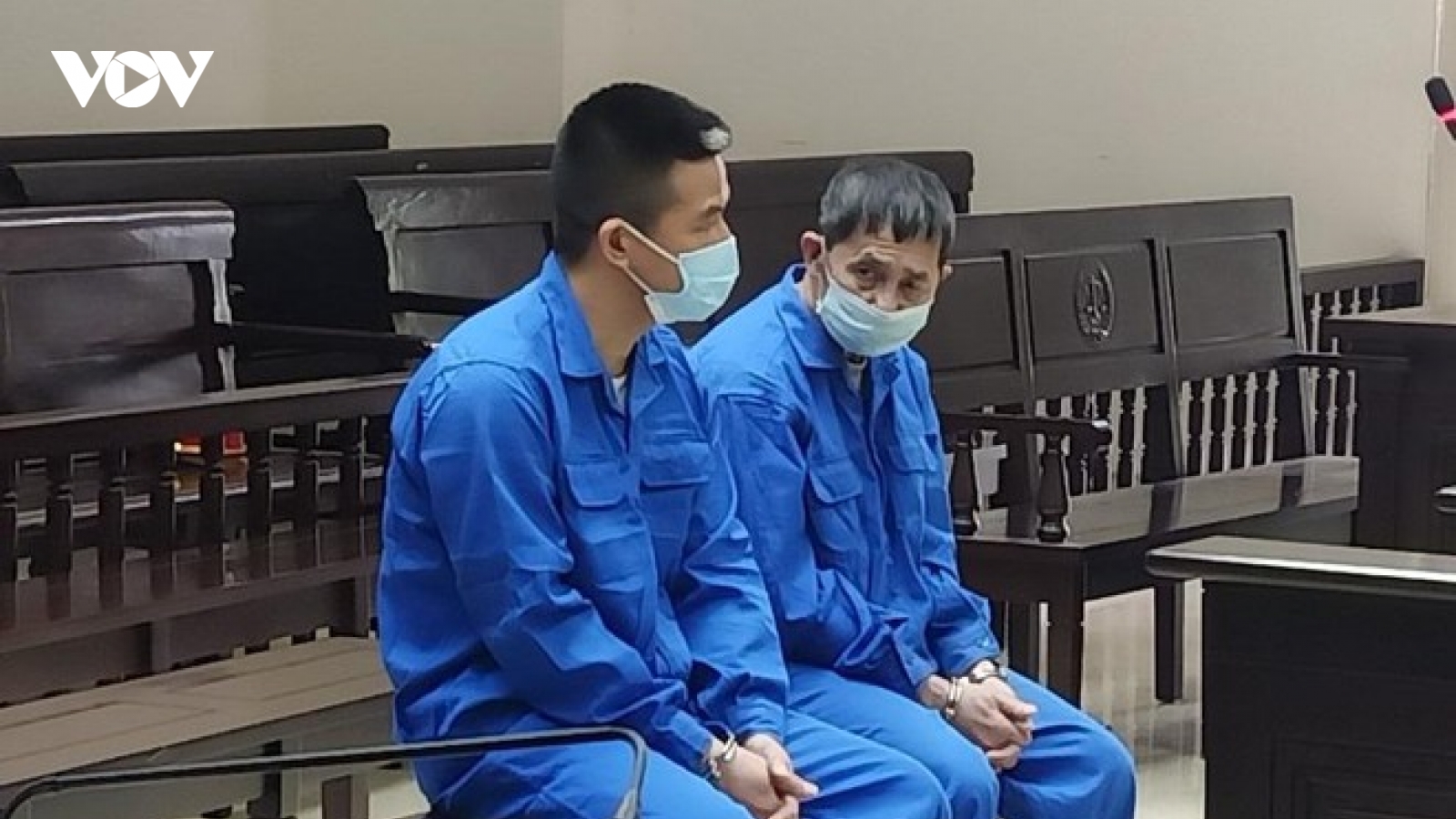 Cầm dao đâm người vì va chạm ở cánh đồng sau bữa nhậu
