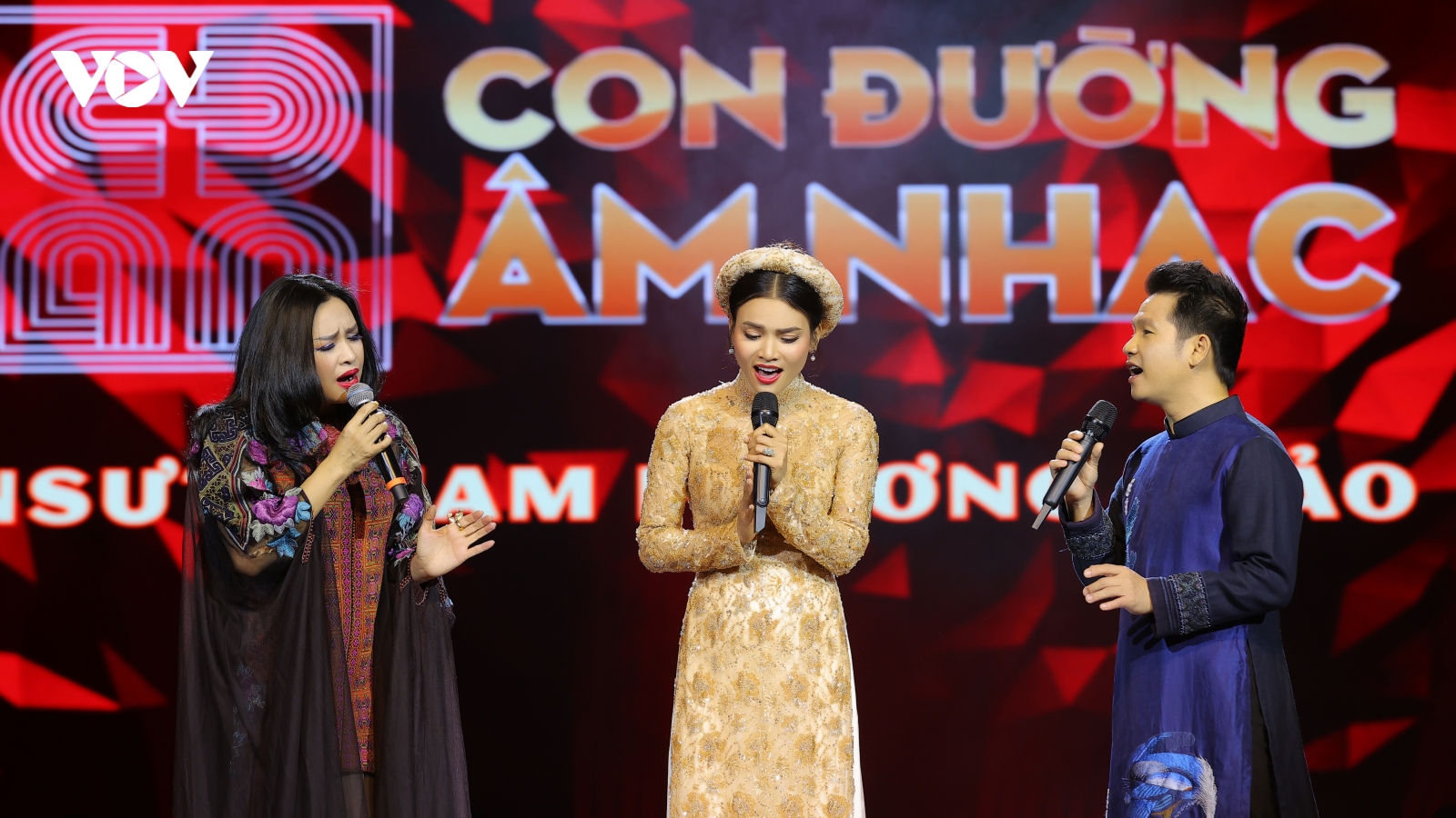 Diva Thanh Lam khen ngợi Phạm Phương Thảo sáng tác rất hay, rất Việt Nam