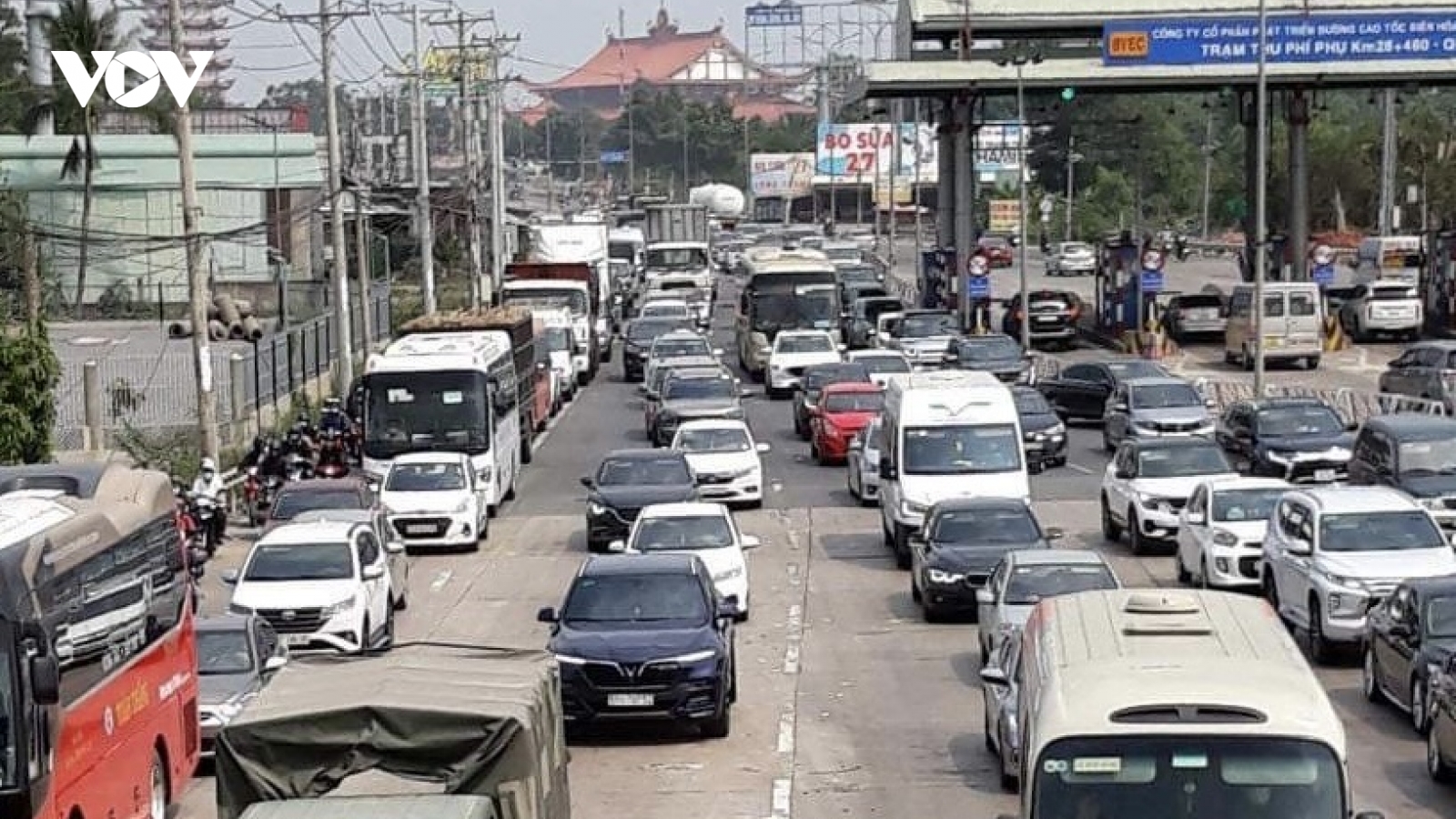 Người dân bắt đầu đổ về TP. Vũng Tàu, xả trạm thu phí trong 3 giờ