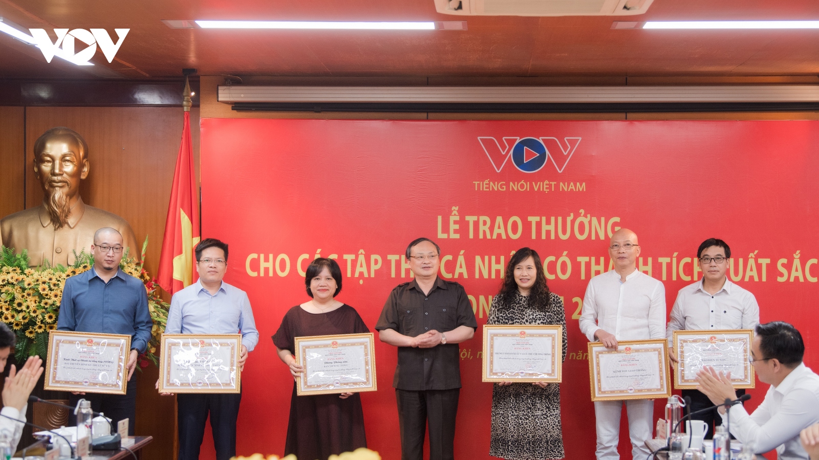 VOV khen thưởng các tập thể và cá nhân có thành tích xuất sắc năm 2021