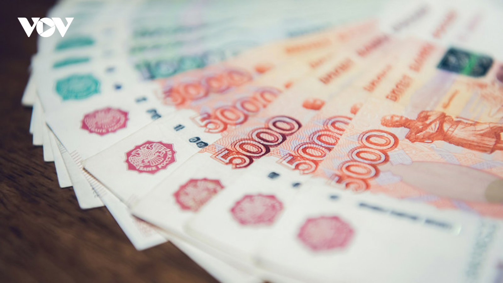 EU thừa nhận đồng rúp Nga “kháng cự mạnh mẽ” trước các lệnh trừng phạt