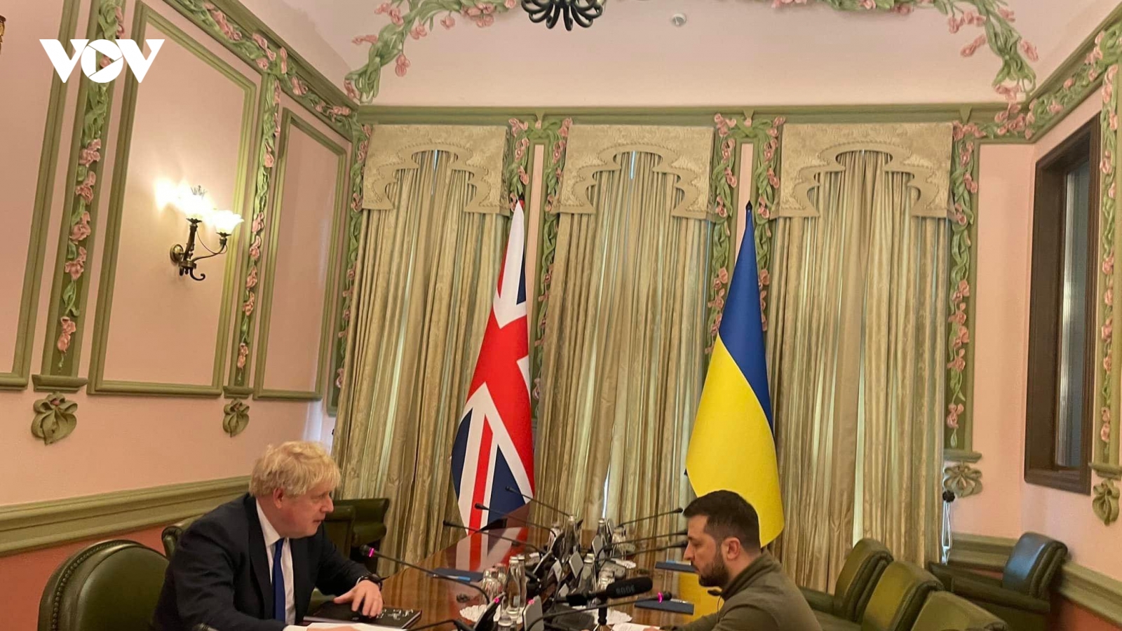 Thủ tướng Anh bất ngờ tới Kiev gặp trực tiếp Tổng thống Ukraine